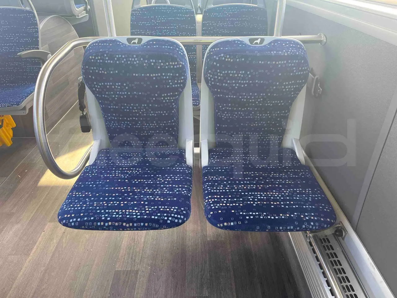 Man Lion's Intercity - folding seat photo