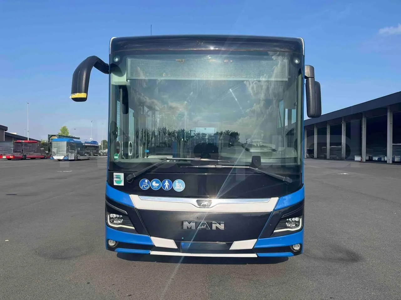 Man Lion's Intercity - front photo