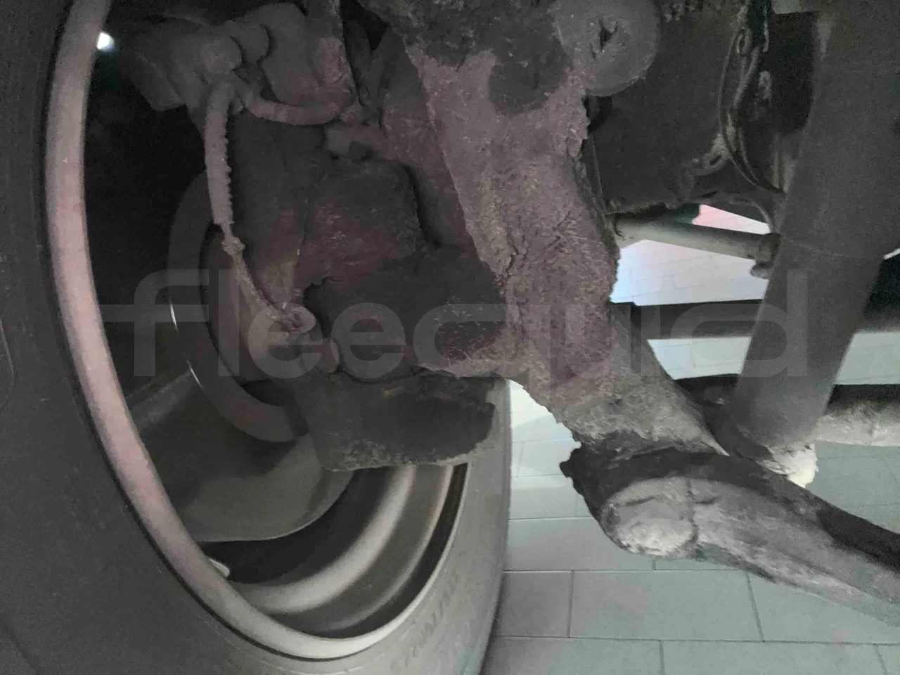 Man Lion's Intercity - front shock absorbers left