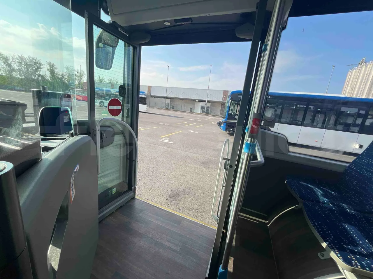 Man Lion's Intercity - handrails photo