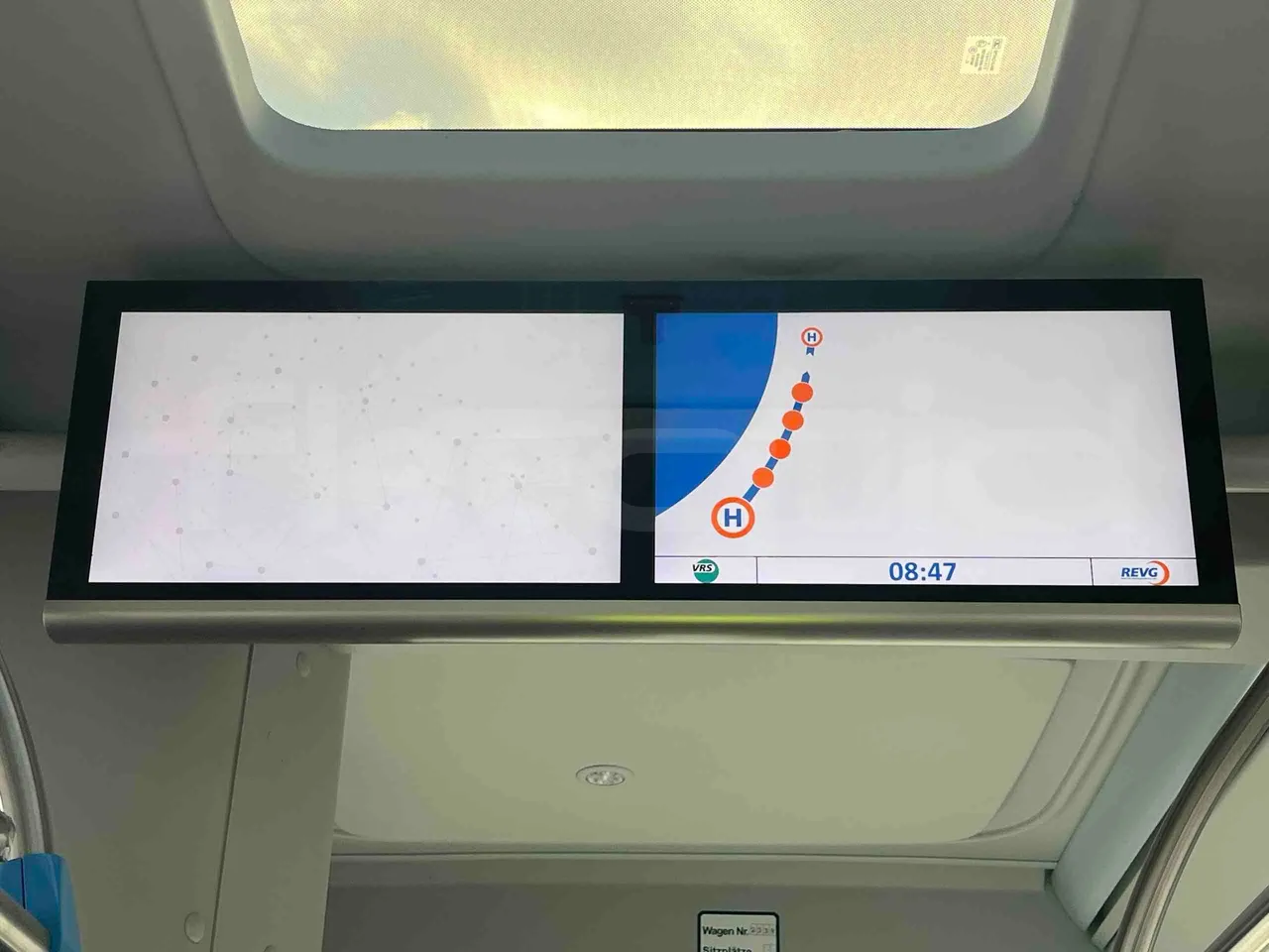 Man Lion's Intercity - monitor detail photo