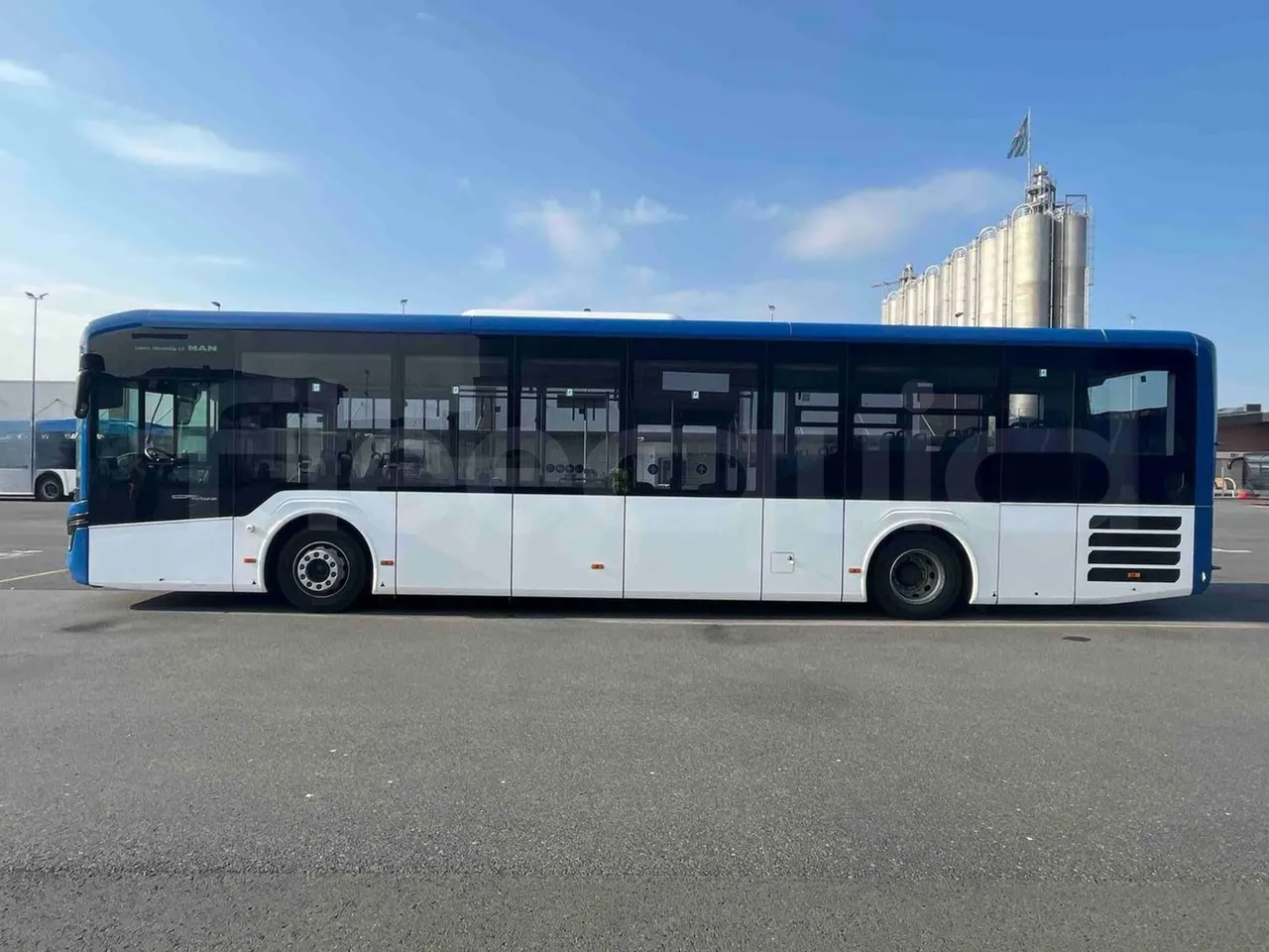 Man Lion's Intercity - left side photo