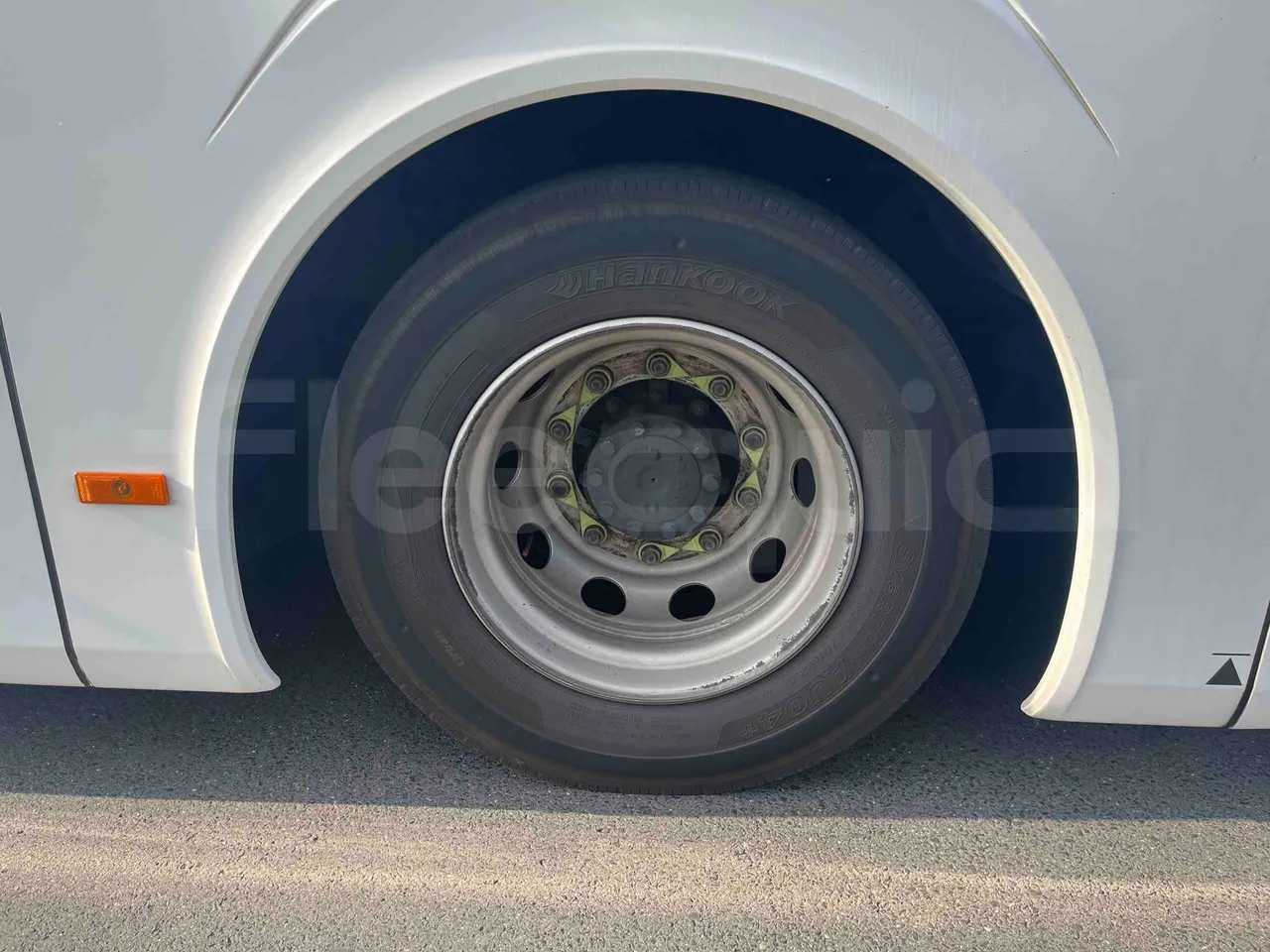 Man Lion's Intercity - rear left tire photo