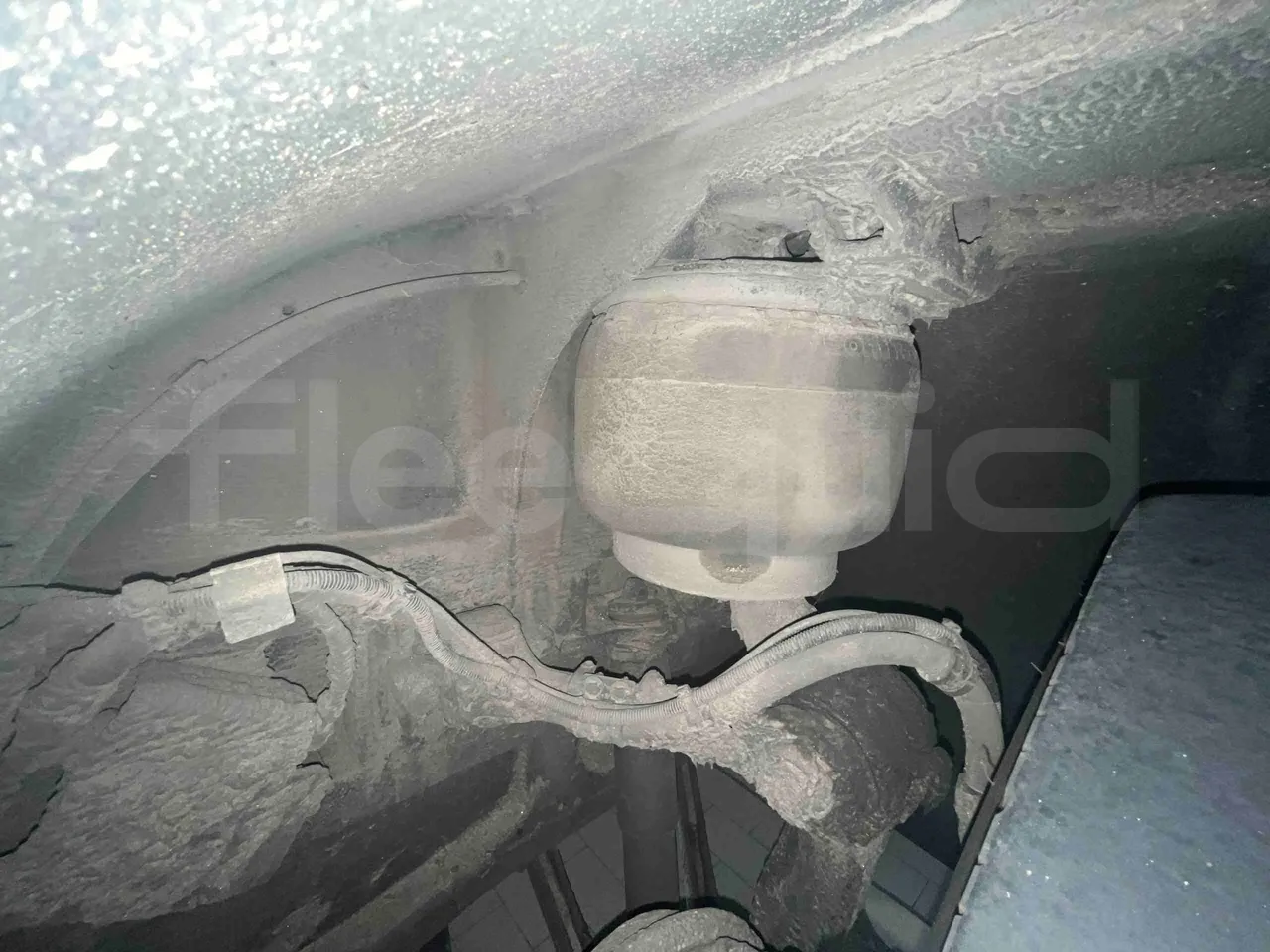 Man Lion's Intercity - central undercarriage photo