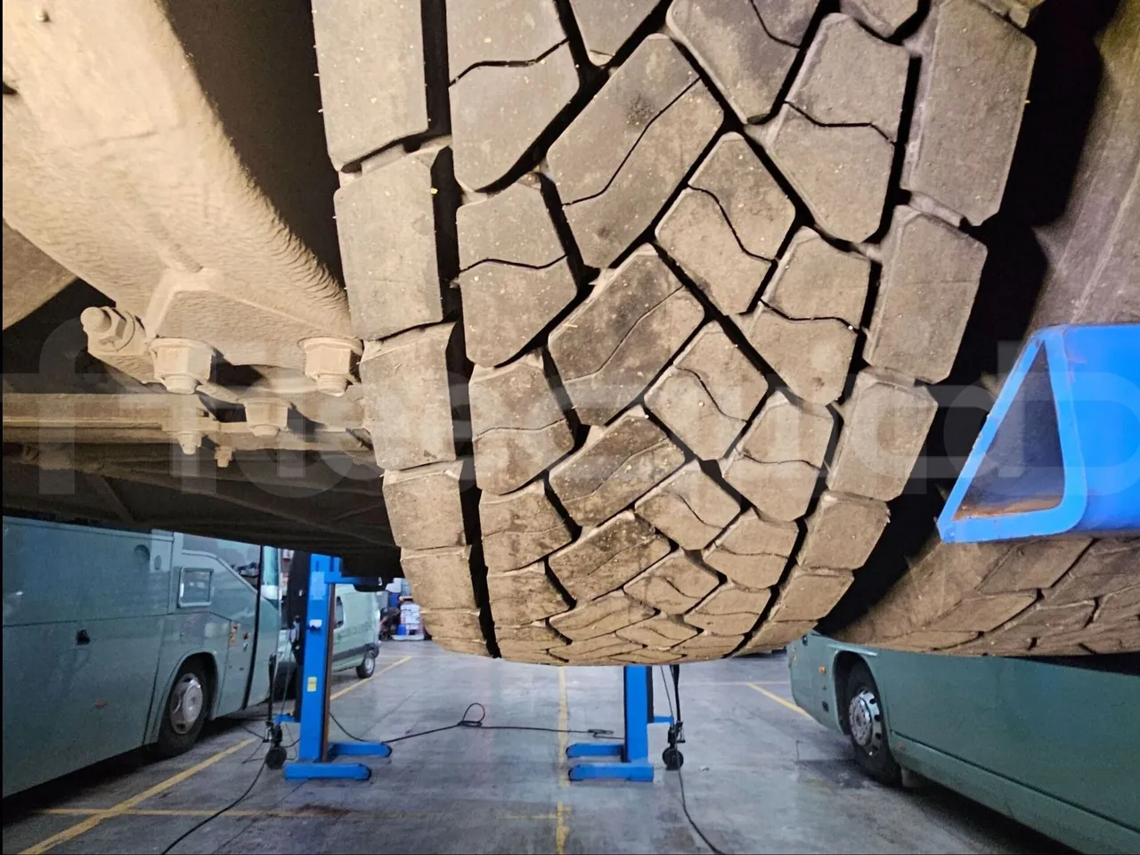 Mercedes-Benz Tourismo RHD L - Euro6 - 315kW - 13.990mt - front door 1 open