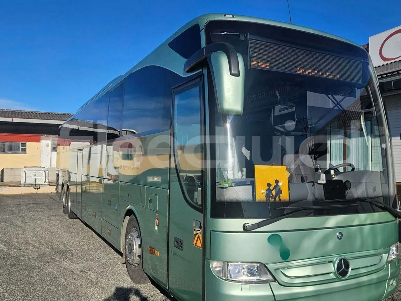 Mercedes-Benz Tourismo RHD L - Euro6 - 315kW - 13.990mt - 3/4 front right doors