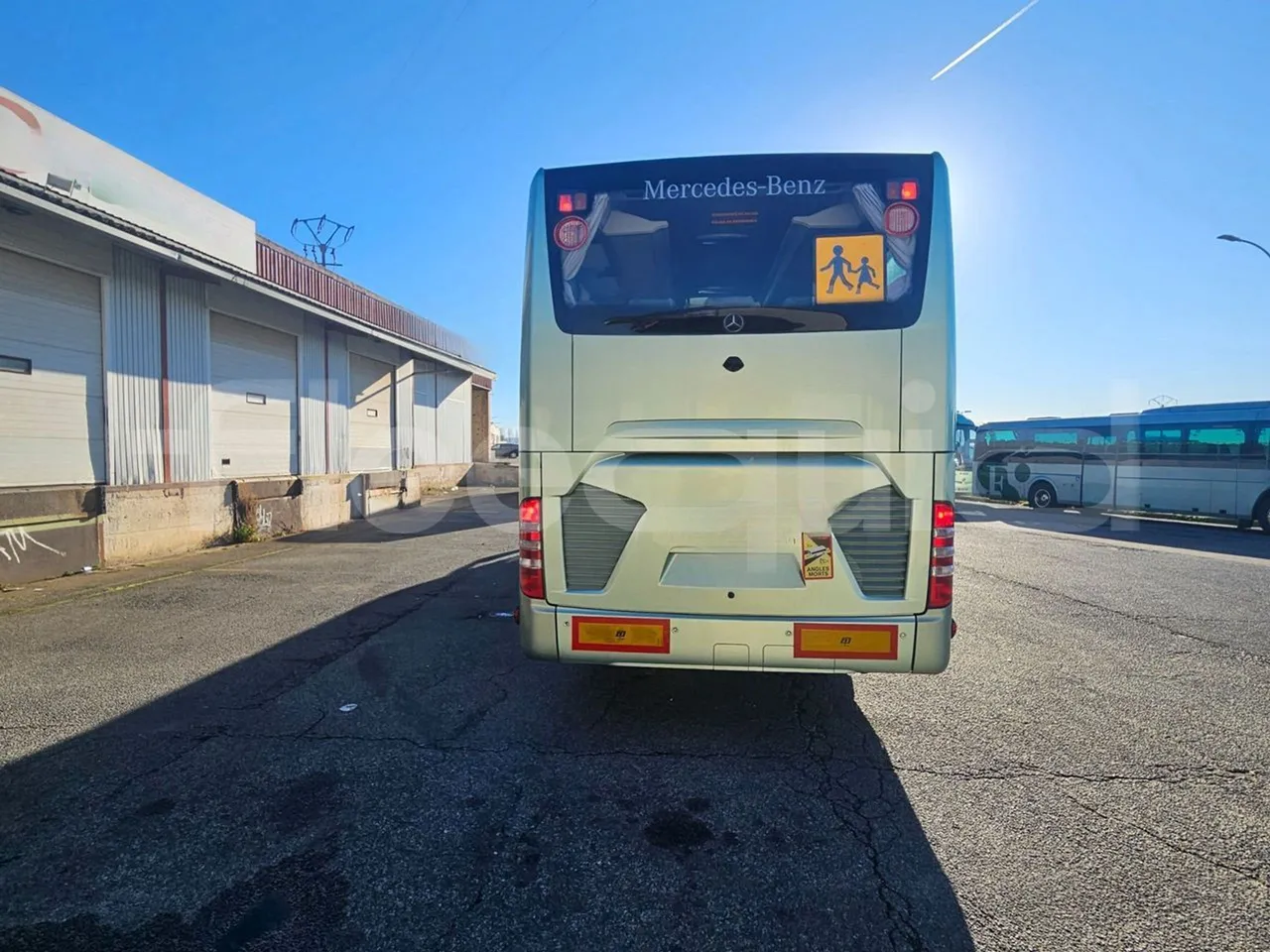 Mercedes-Benz Tourismo RHD L - Euro6 - 315kW - 13.990mt - rear hatch closed