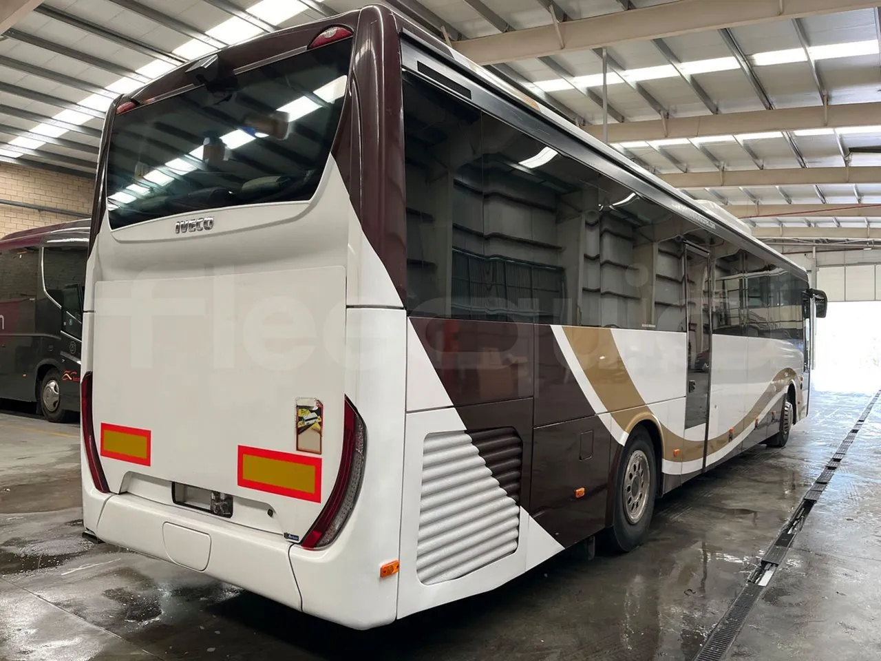 Iveco Crossway CBCWE3-00 - Euro 6 - 265 Kw - 12.962mt - 3/4 right rear doors closed