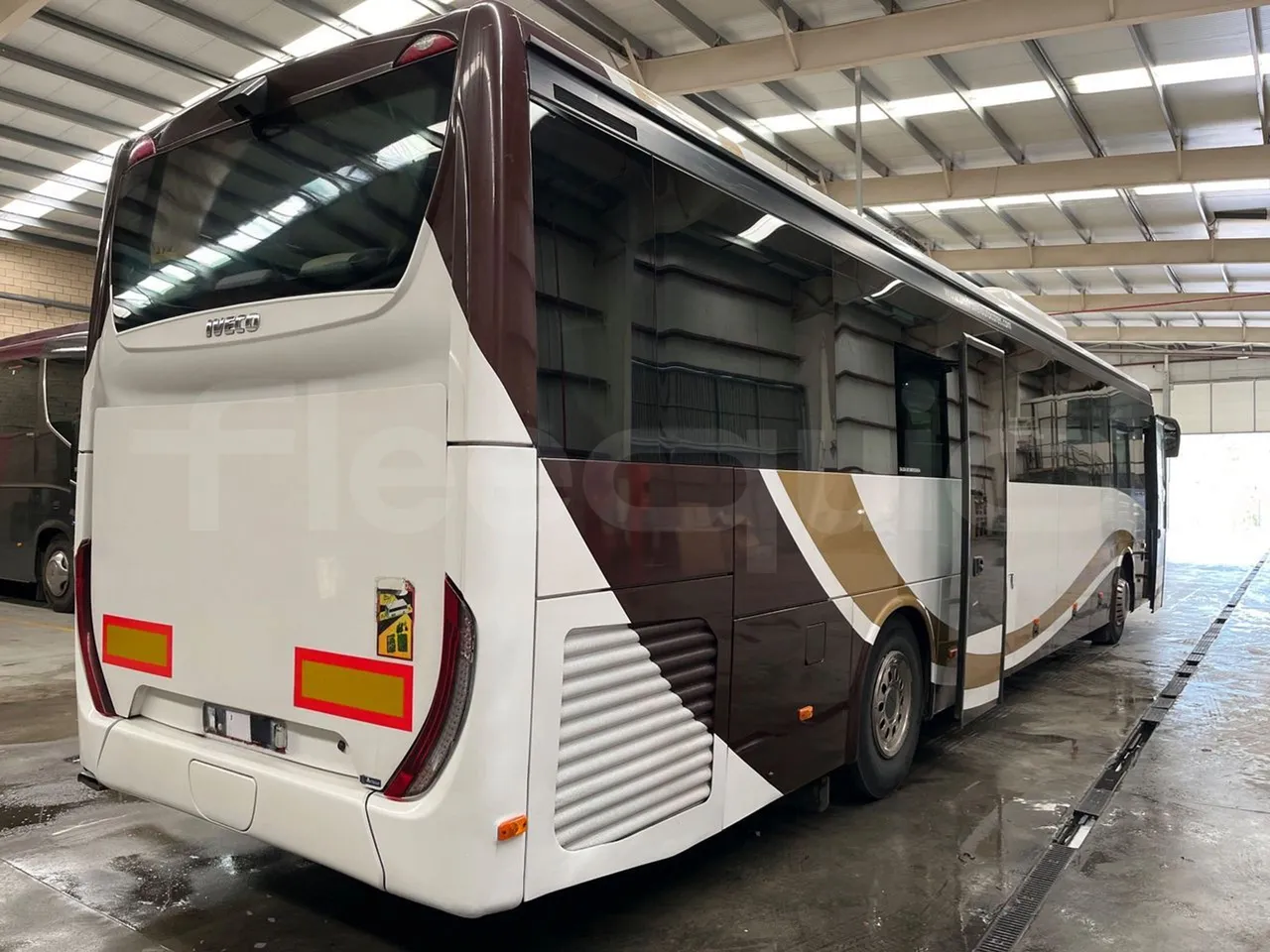 Iveco Crossway CBCWE3-00 - Euro 6 - 265 Kw - 12.962mt - 3/4 right rear doors open