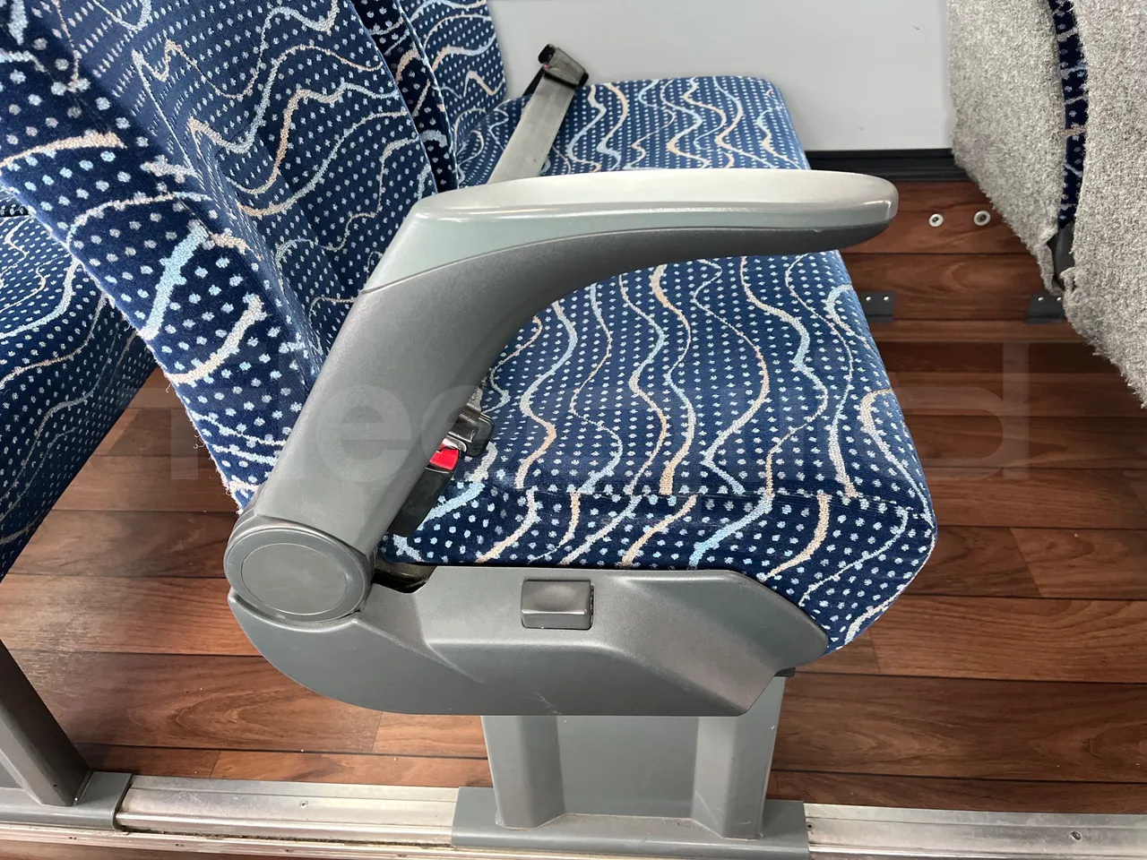 Iveco Crossway CBCWE3-00 - Euro 6 - 265 Kw - 12.962mt - armrest detail photo