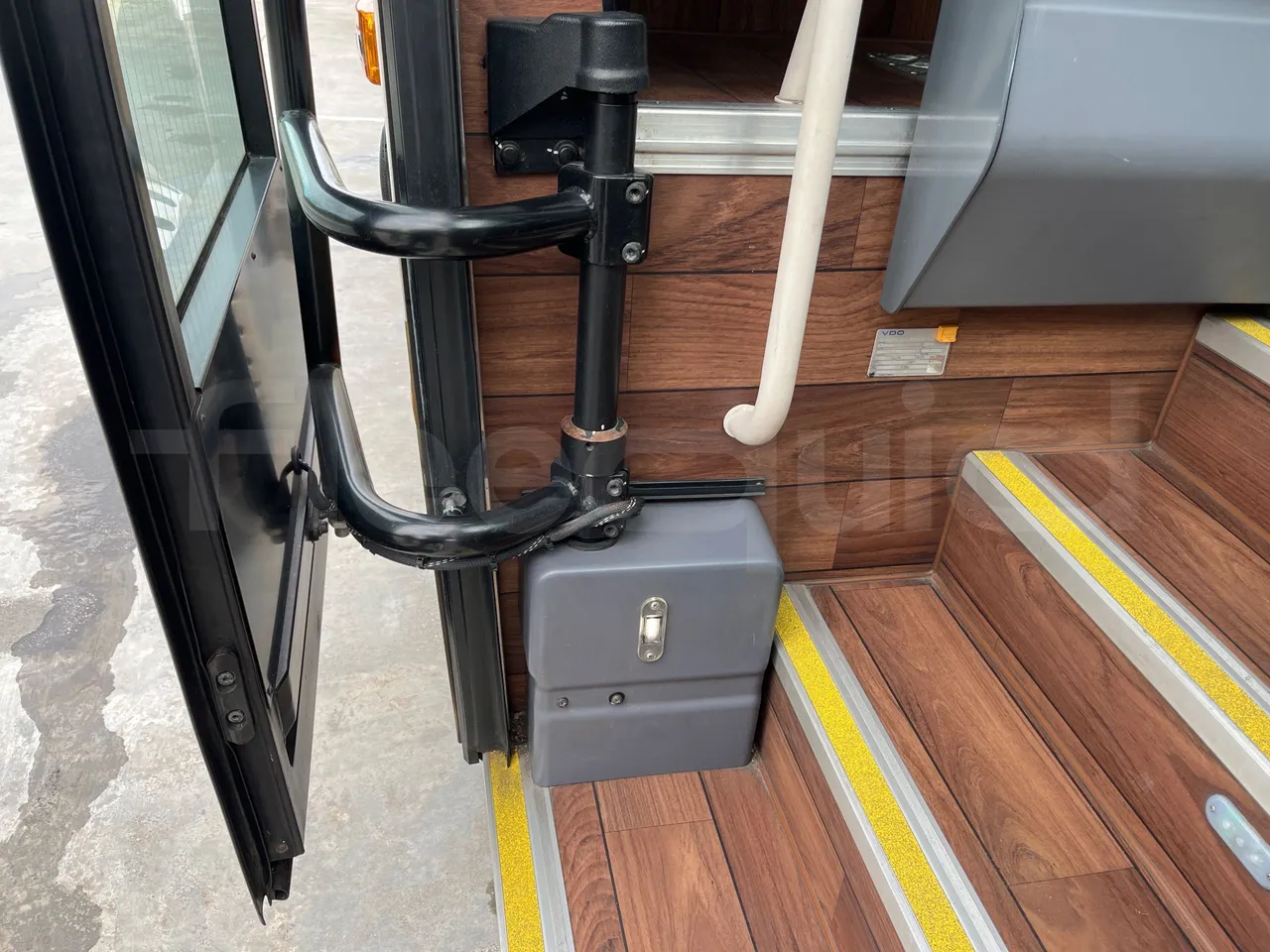 Iveco Crossway CBCWE3-00 - Euro 6 - 265 Kw - 12.962mt - door mechanism photo