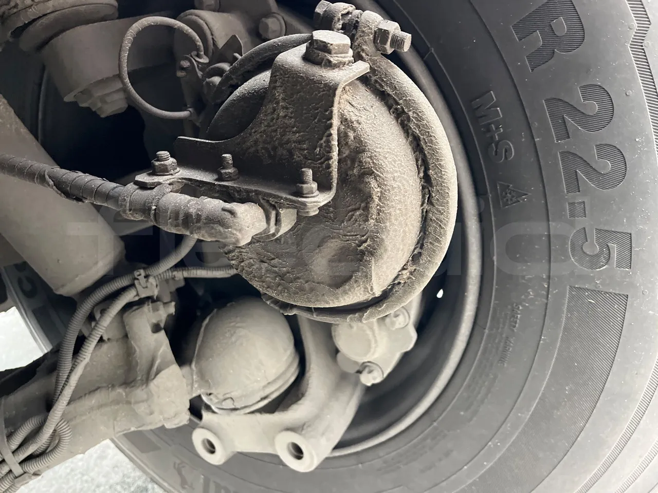 Iveco Crossway CBCWE3-00 - Euro 6 - 265 Kw - 12.962mt - front brake calipers left