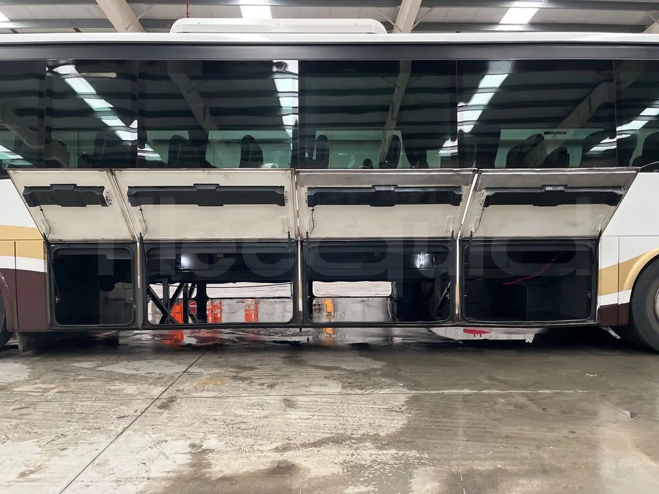 Iveco Crossway CBCWE3-00 - Euro 6 - 265 Kw - 12.962mt - luggage rack photo