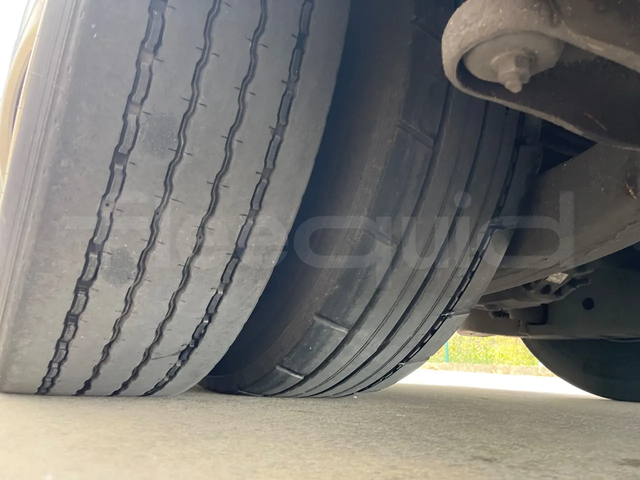 Iveco Crossway CBCWE3-00 - Euro 6 - 265 Kw - 12.962mt - tread condition third axle tires left