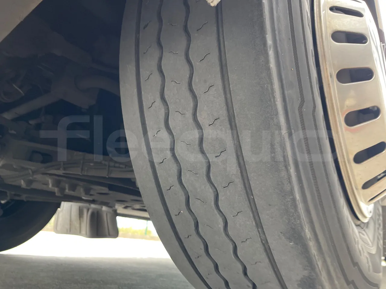 Iveco Crossway CBCWE3-00 - Euro 6 - 265 Kw - 12.962mt - tread condition third axle tires right