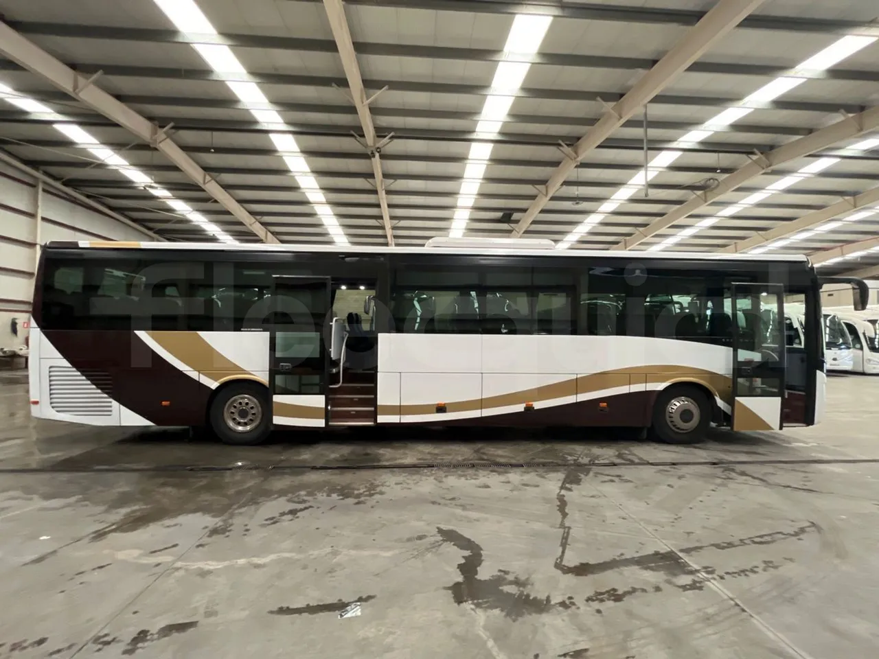 Iveco Crossway CBCWE3-00 - Euro 6 - 265 Kw - 12.962mt - right side doors open