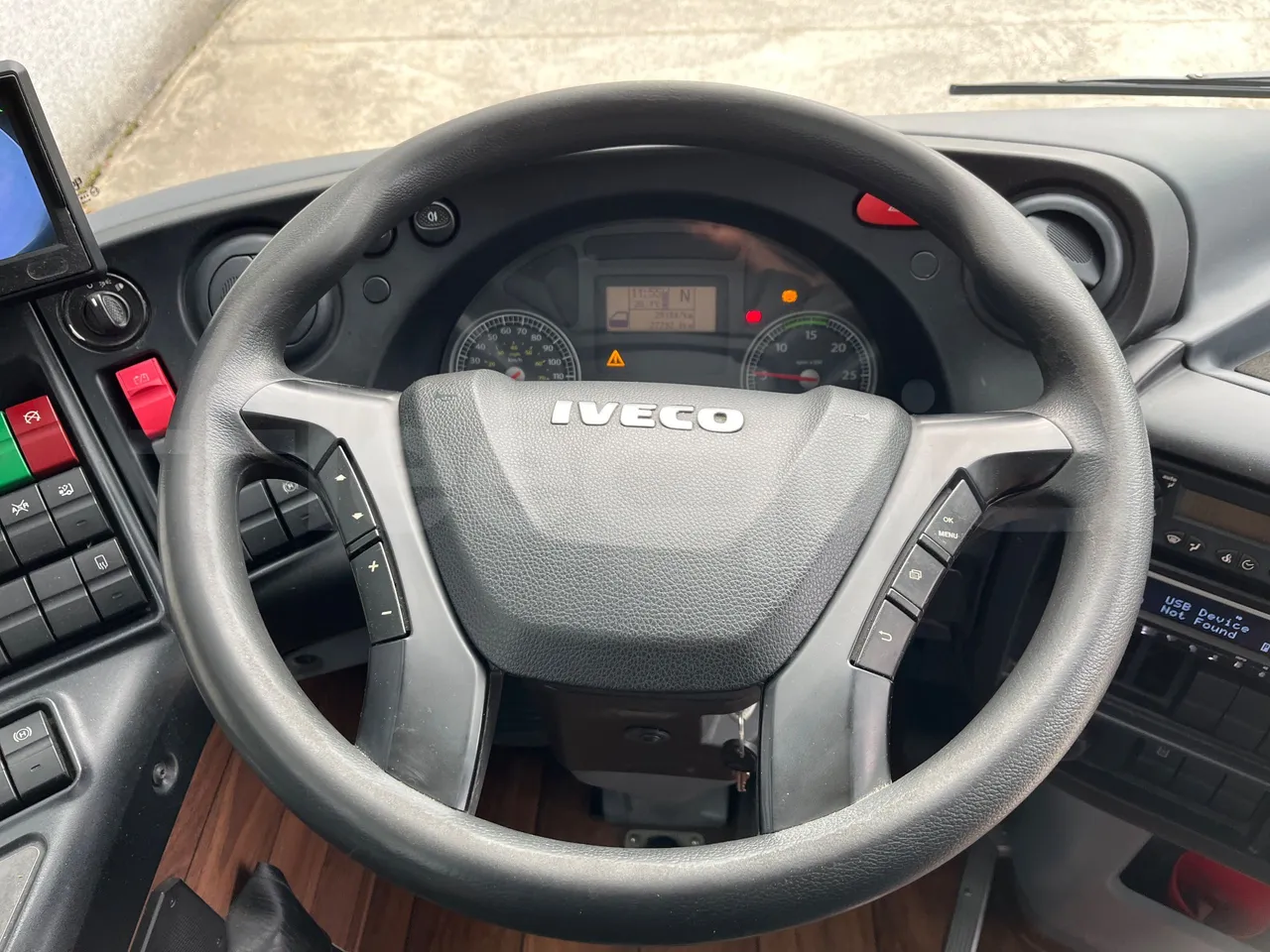 Iveco Crossway CBCWE3-00 - Euro 6 - 265 Kw - 12.962mt - steering wheel photo