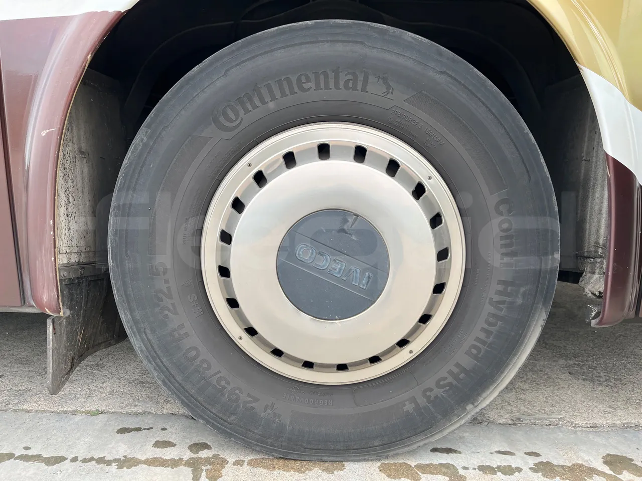 Iveco Crossway CBCWE3-00 - Euro 6 - 265 Kw - 12.962mt - front left tire measurements