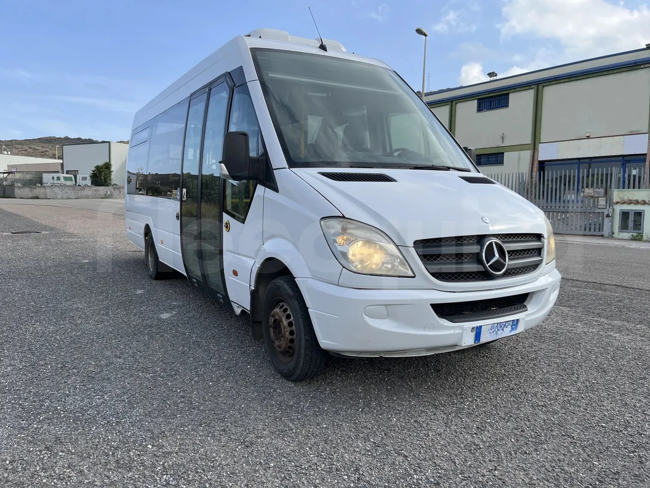 Mercedes-Benz Sprinter O 515 NF - Euro4 - 110kW - 7.700mt - 3/4 front right doors