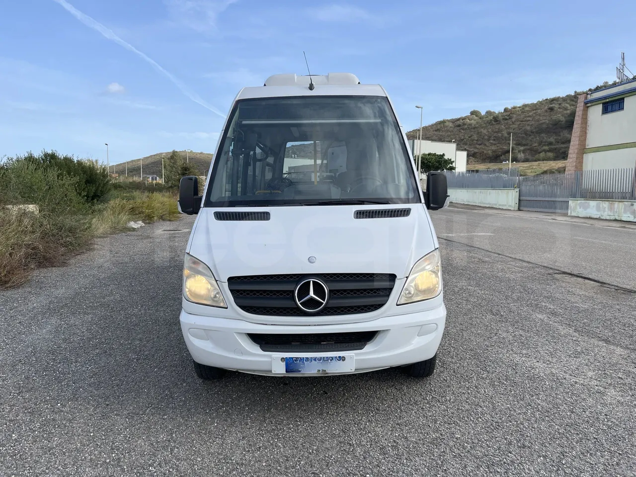 Mercedes-Benz Sprinter O 515 NF - Euro4 - 110kW - 7.700mt - front photo