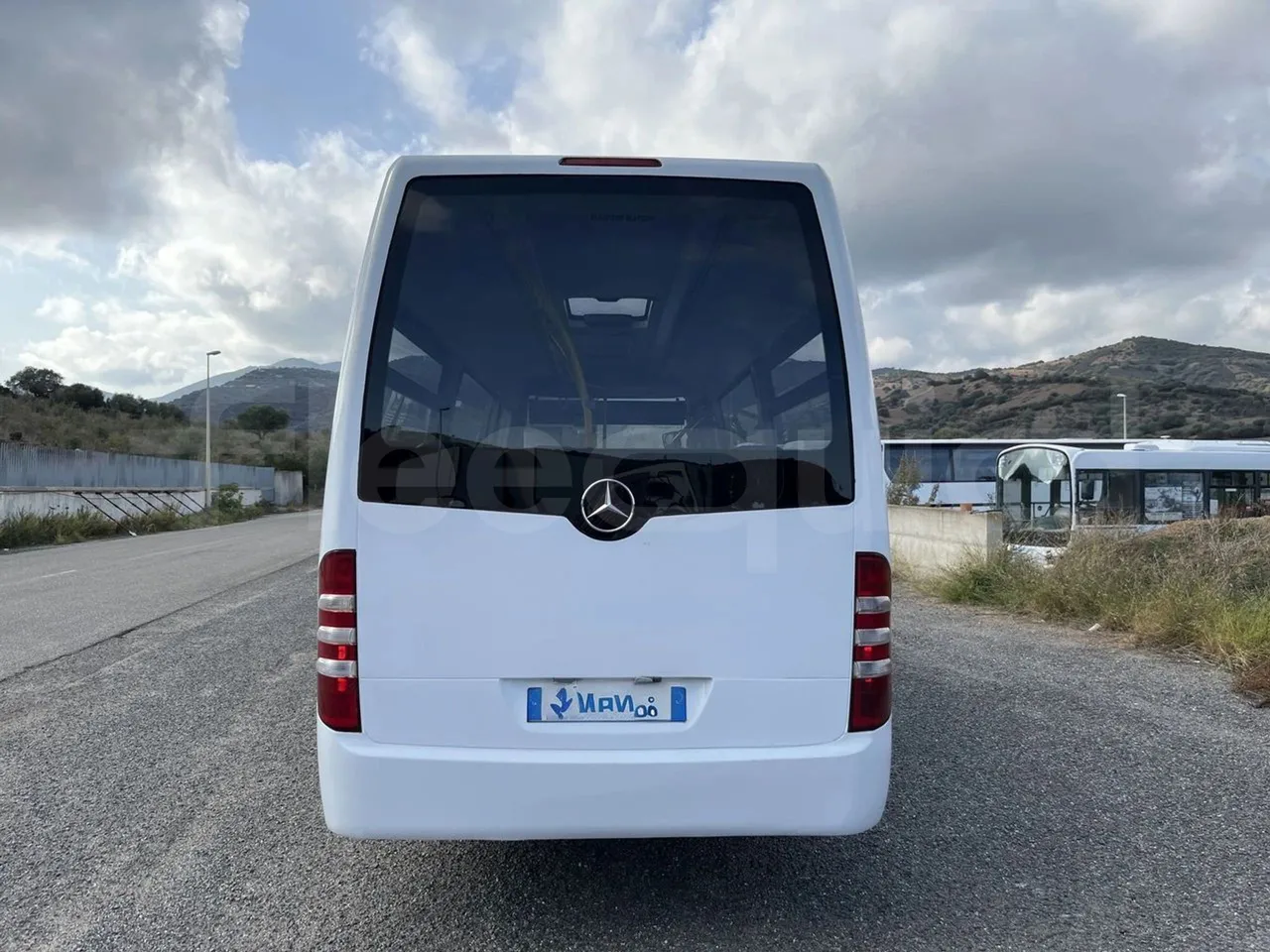 Mercedes-Benz Sprinter O 515 NF - Euro4 - 110kW - 7.700mt - rear hatch closed
