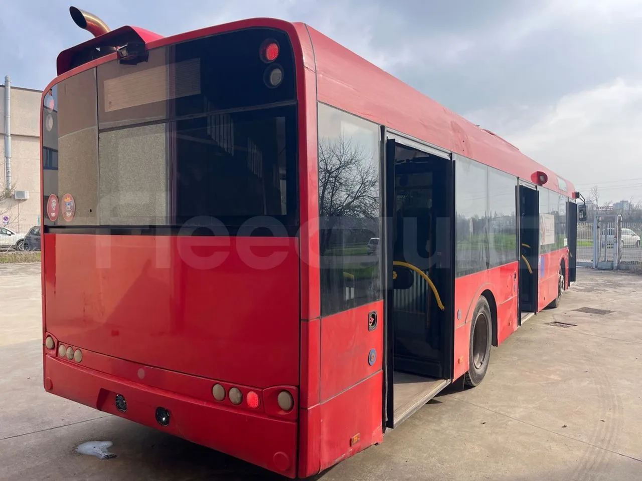 Solaris Urbino 12 - Euro6 - 240kW - 12mt - 3/4 right rear doors open