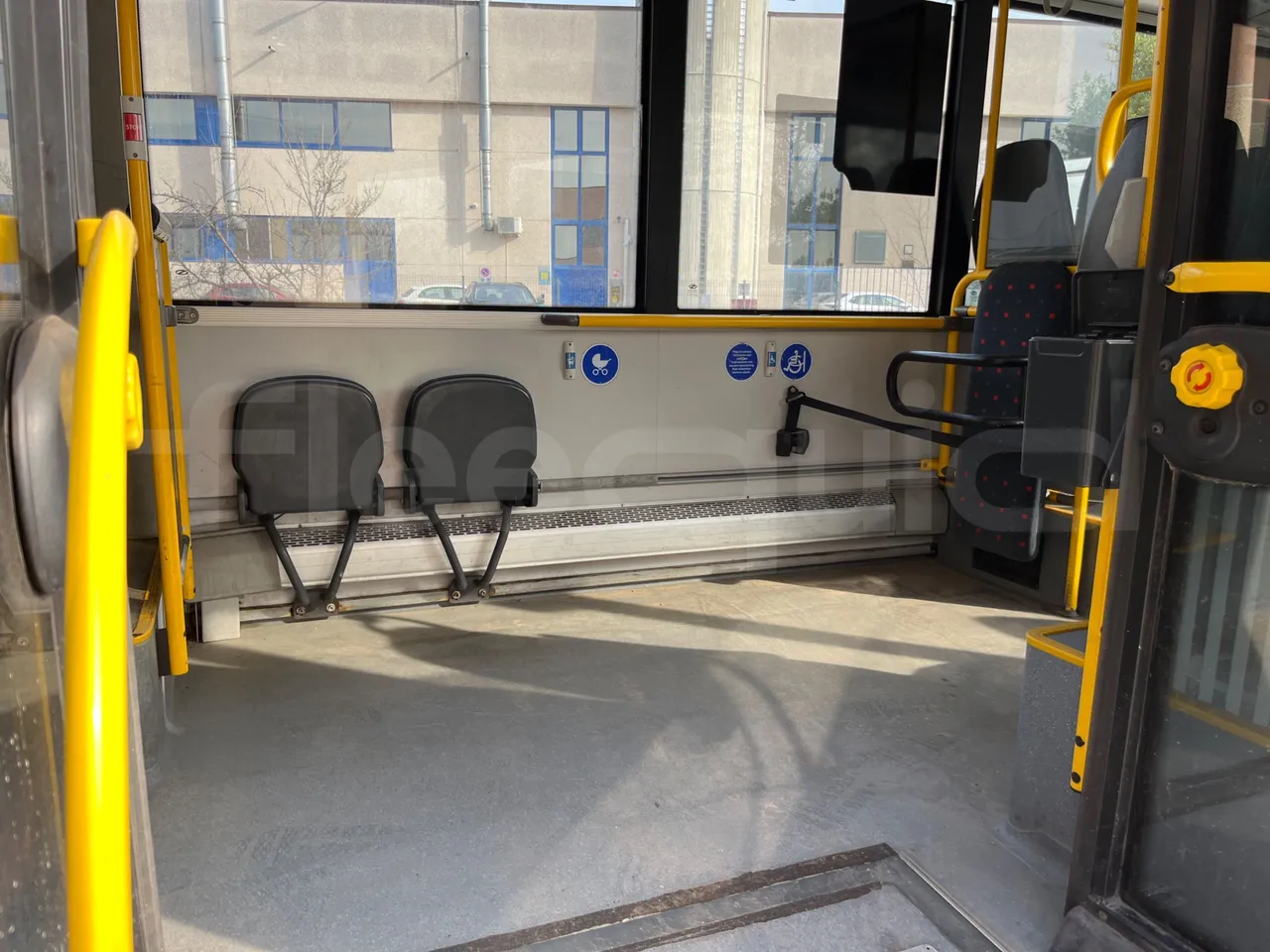 Solaris Urbino 12 - Euro6 - 240kW - 12mt - disabled area photo