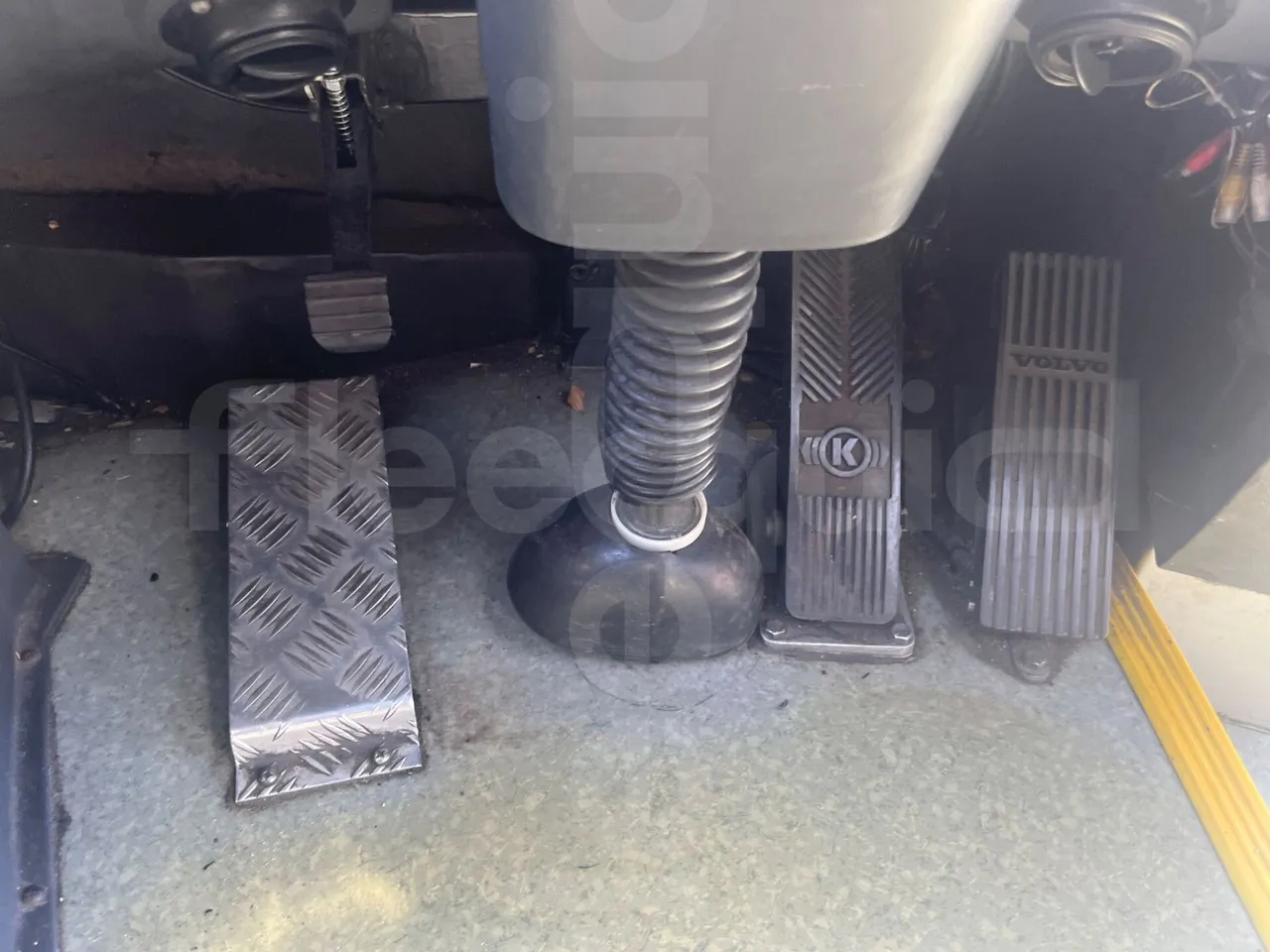 Volvo B12B 6X2 - EUR4 - 338kW -14.995m - command unit indicators