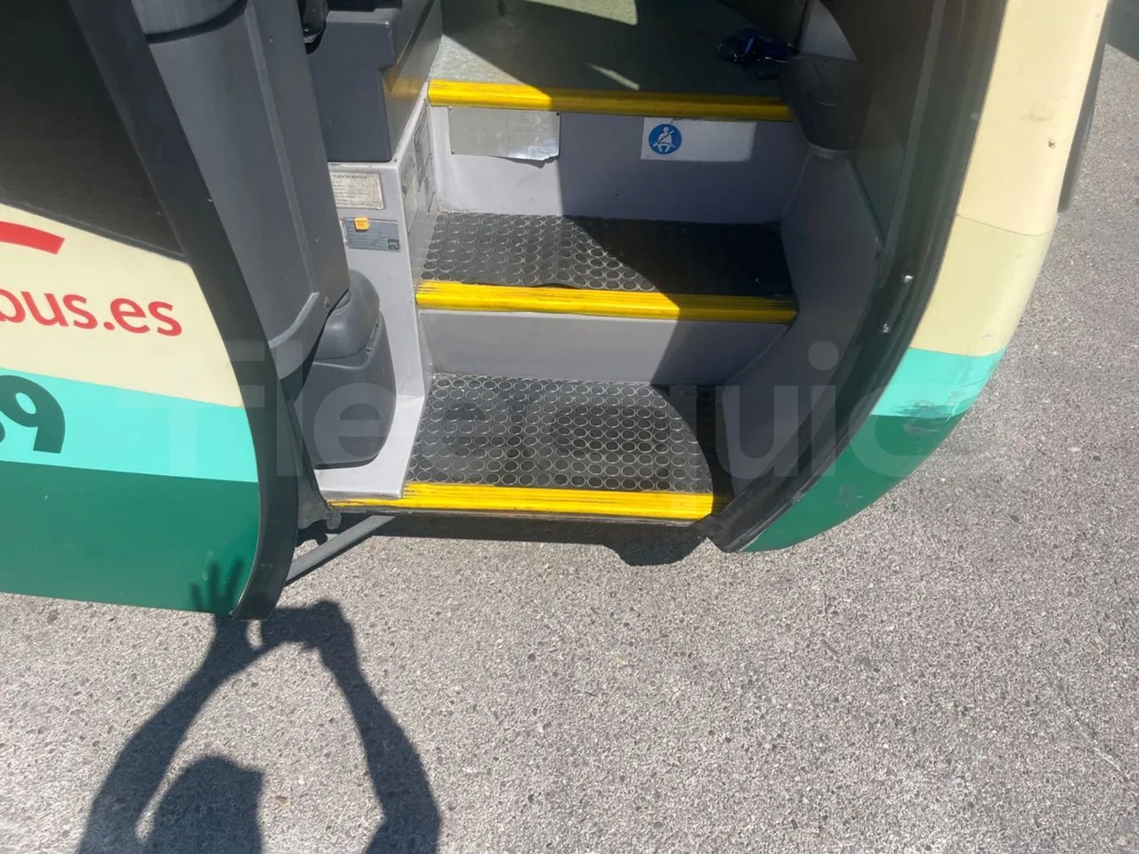 Volvo B12B 6X2 - EUR4 - 338kW -14.995m - front door 3 open (mandatory for bus to scrap)