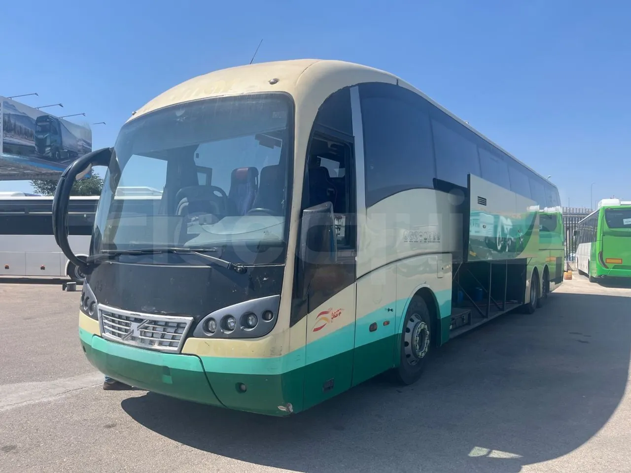 Volvo B12B 6X2 - EUR4 - 338kW -14.995m - 3/4 front left (mandatory for bus to scrap)