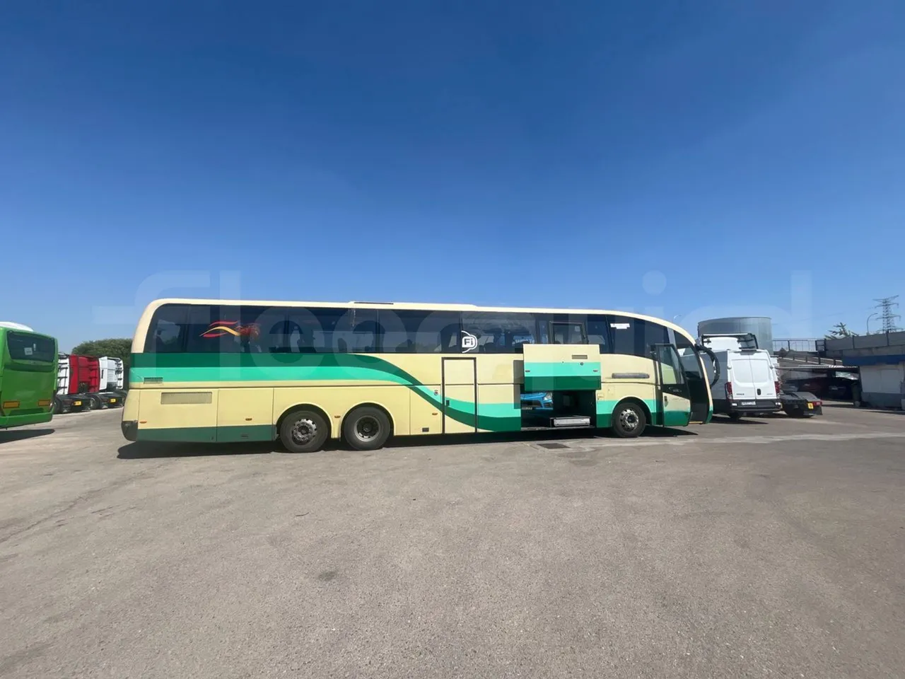 Volvo B12B 6X2 - EUR4 - 338kW -14.995m - 3/4 left rear side