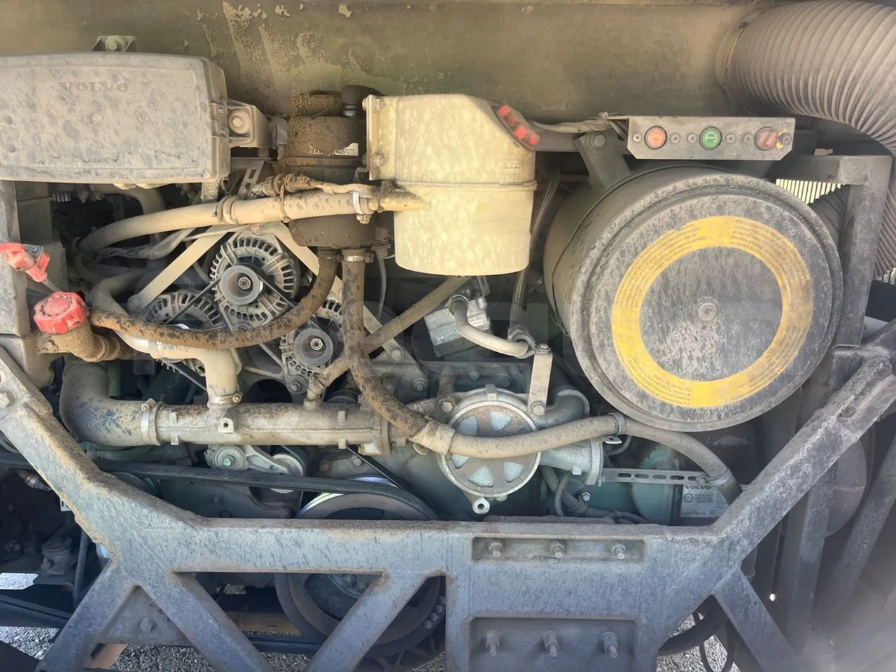 Volvo B12B 6X2 - EUR4 - 338kW -14.995m - 3/4 right rear doors closed