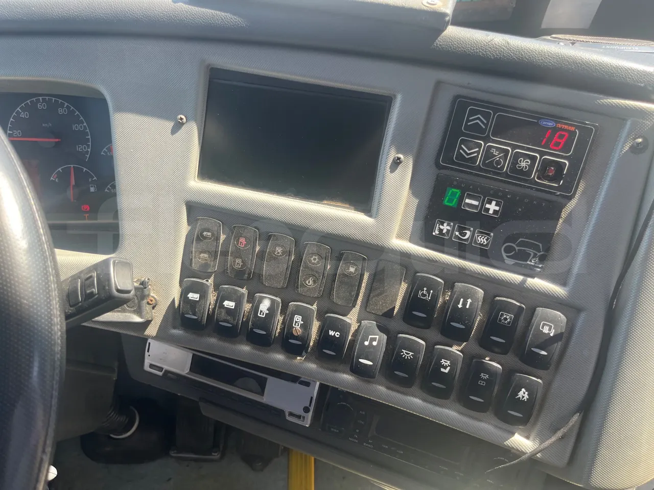 Volvo B12B 6X2 - EUR4 - 338kW -14.995m - dashboard lights on