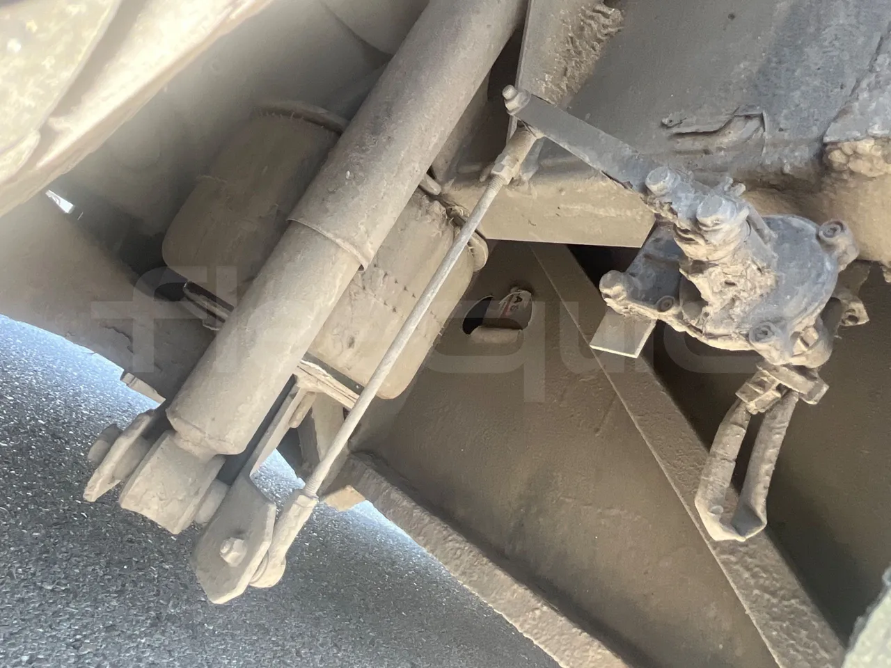 Volvo B12B 6X2 - EUR4 - 338kW -14.995m - axle 2 discs right