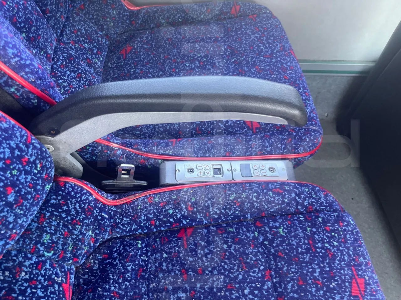 Volvo B12B 6X2 - EUR4 - 338kW -14.995m - door mechanism photo