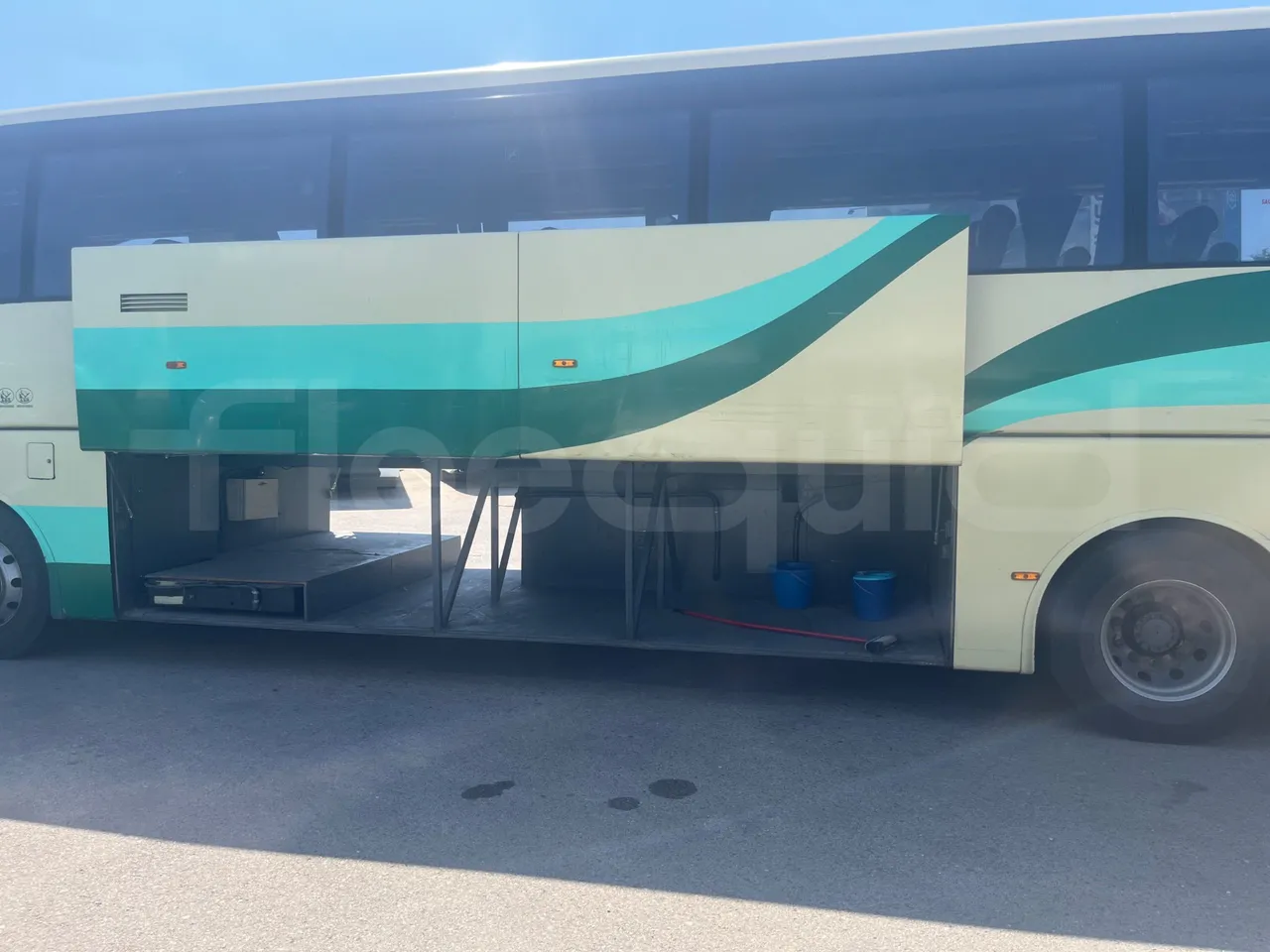 Volvo B12B 6X2 - EUR4 - 338kW -14.995m - external compartments photo