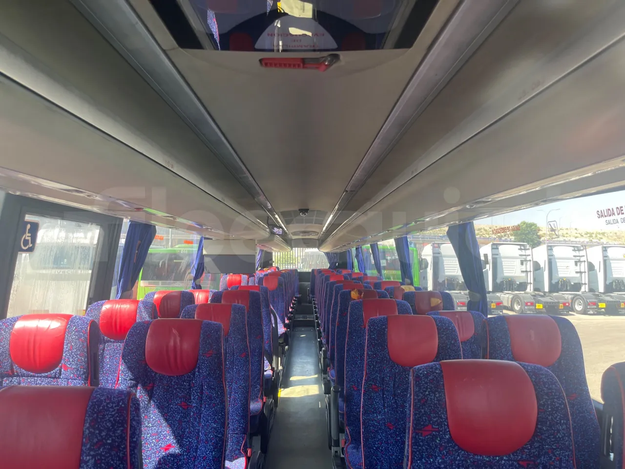 Volvo B12B 6X2 - EUR4 - 338kW -14.995m - handrails photo