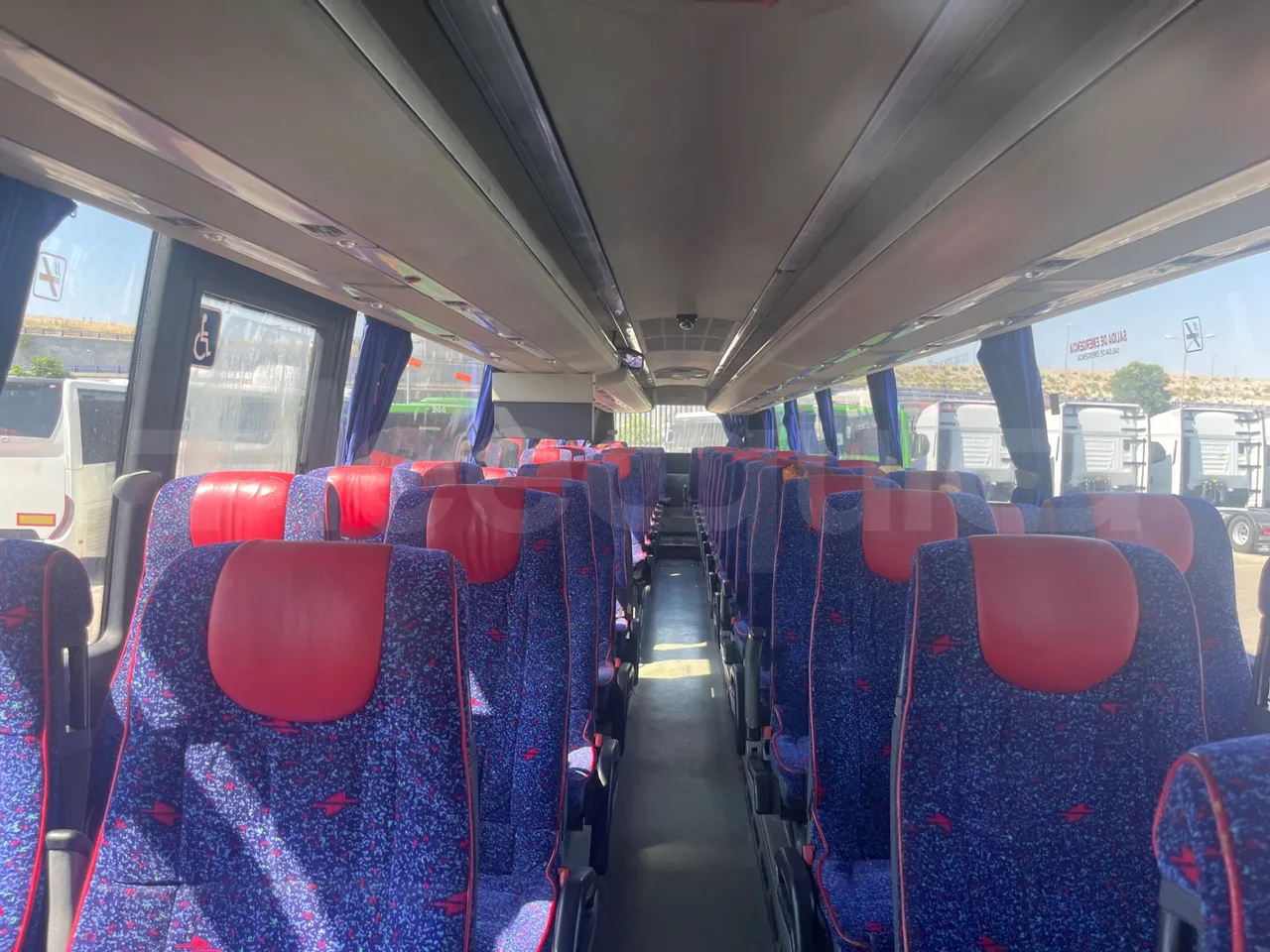 Volvo B12B 6X2 - EUR4 - 338kW -14.995m - interior reverse seats driver height (mandatory for bus to scrap)