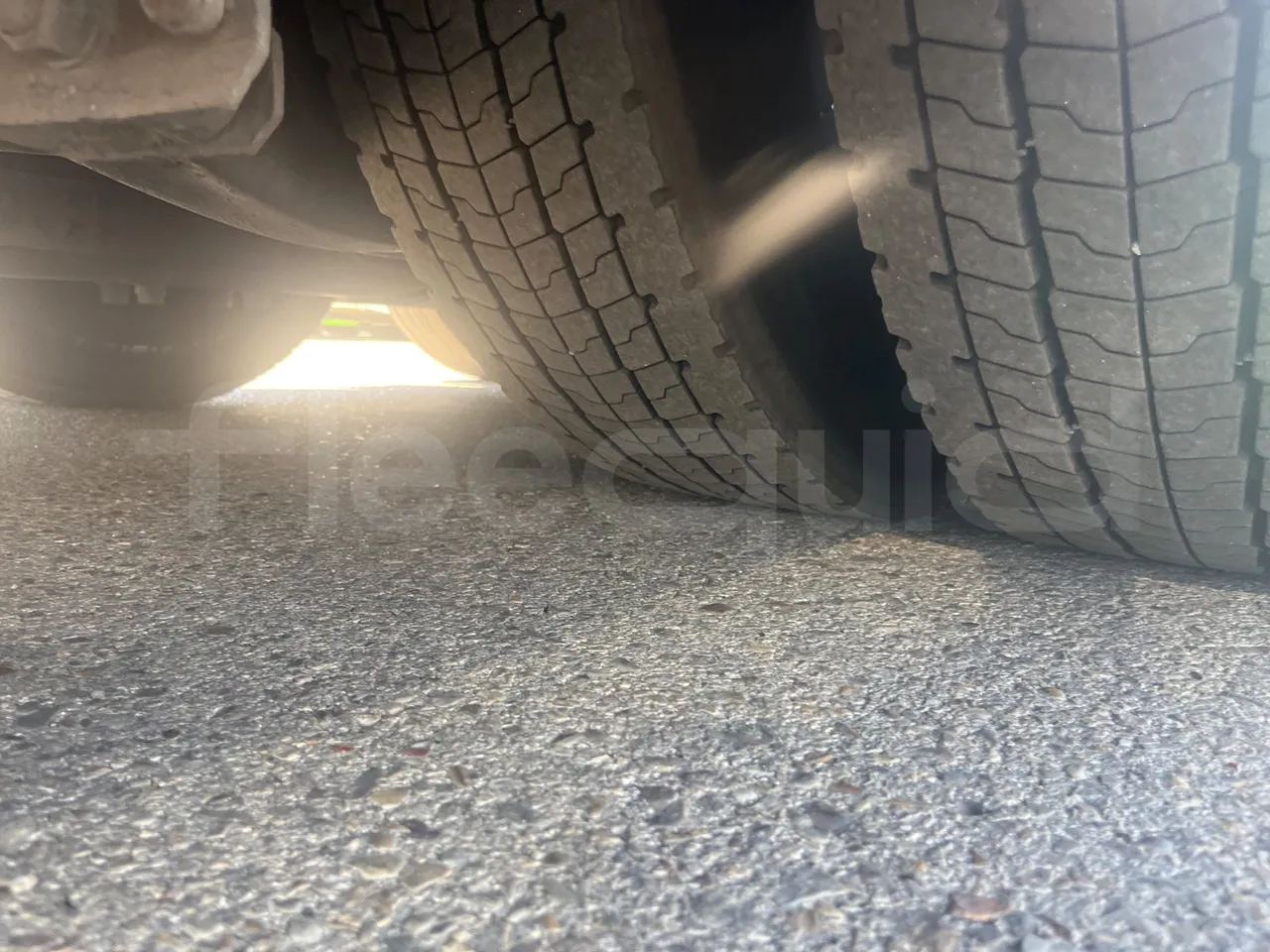 Volvo B12B 6X2 - EUR4 - 338kW -14.995m - tread condition front tires left