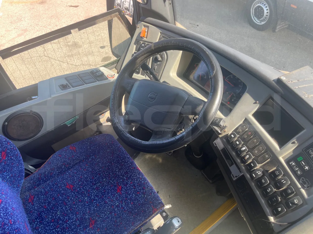 Volvo B12B 6X2 - EUR4 - 338kW -14.995m - steering wheel photo