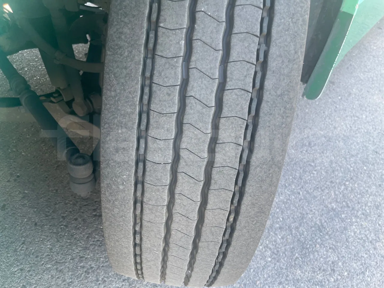 Volvo B12B 6X2 - EUR4 - 338kW -14.995m - rear left tire photo