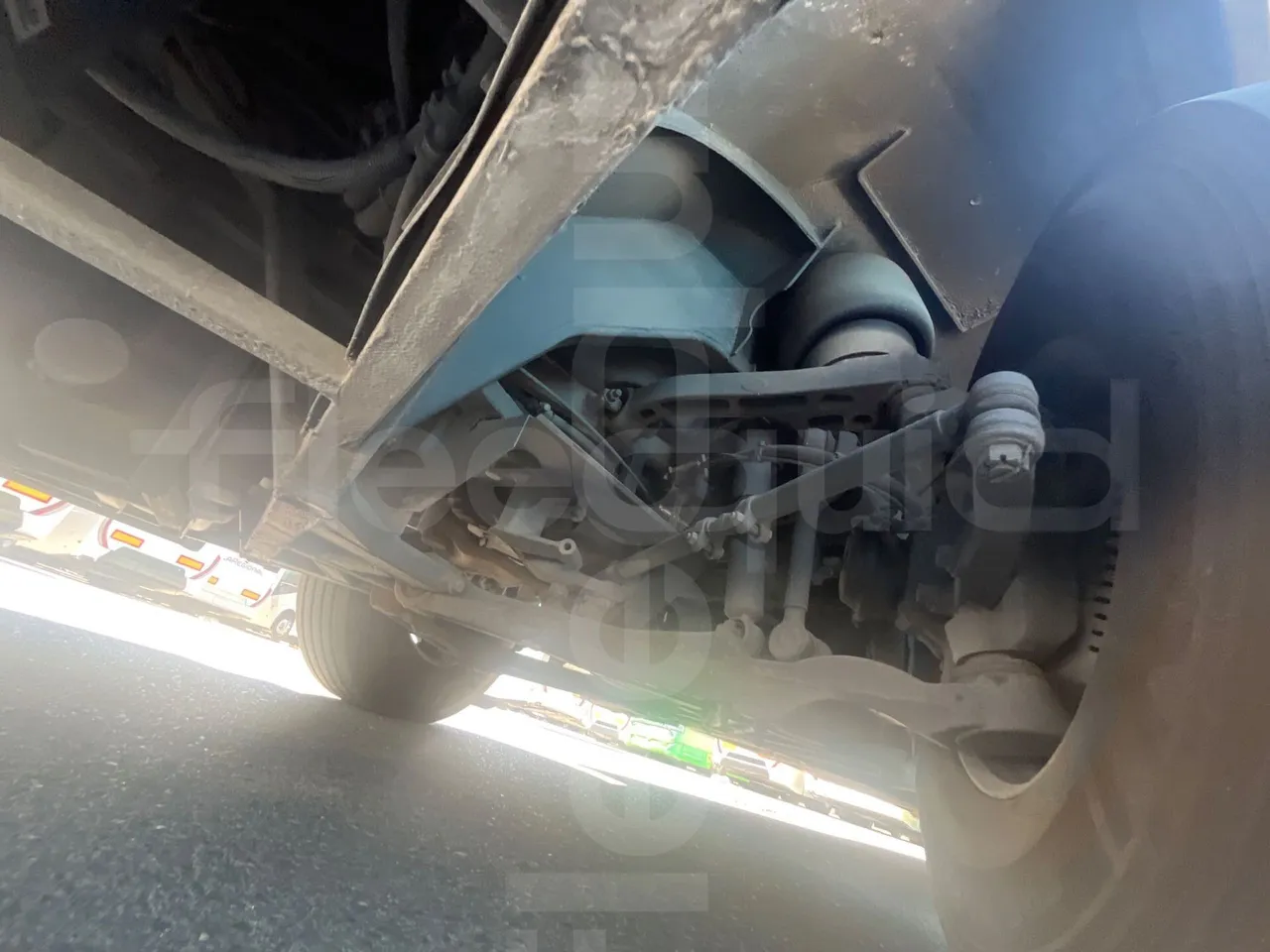Volvo B12B 6X2 - EUR4 - 338kW -14.995m - front axle right side