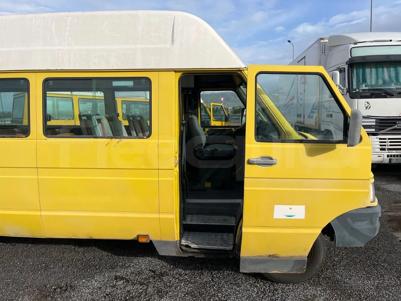 Iveco Turbo Daily A45E10 - EUR2 - 76kW - 6.880 - front door 1 open