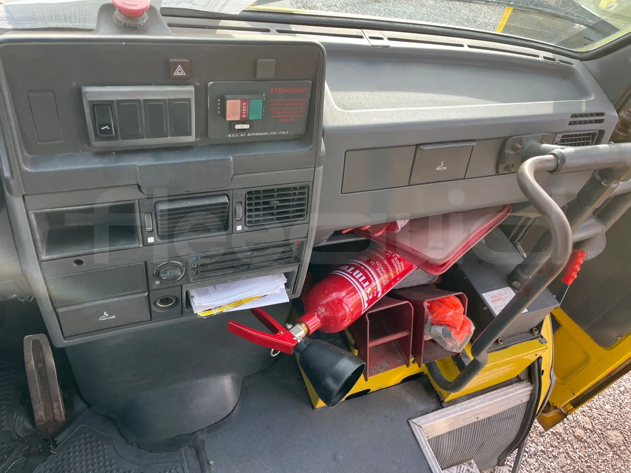 Iveco Turbo Daily A45E10 - EUR2 - 76kW - 6.880 - radio accessories photo