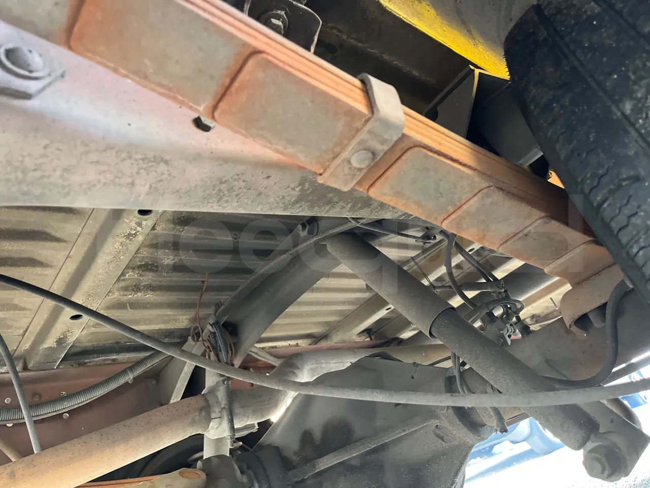 Iveco Turbo Daily A45E10 - EUR2 - 76kW - 6.880 - axel 2 air springs 2 left