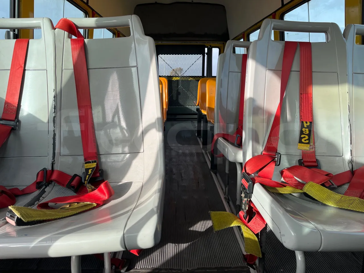 Iveco Turbo Daily A45E10 - EUR2 - 76kW - 6.880 - seat brackets photo