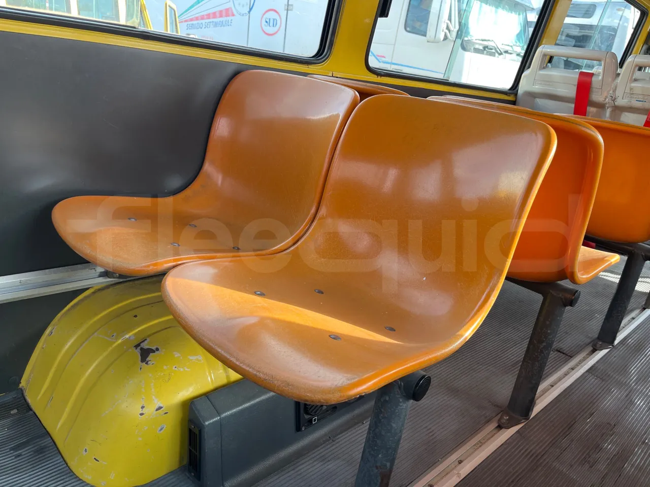 Iveco Turbo Daily A45E10 - EUR2 - 76kW - 6.880 - central seat safety belt