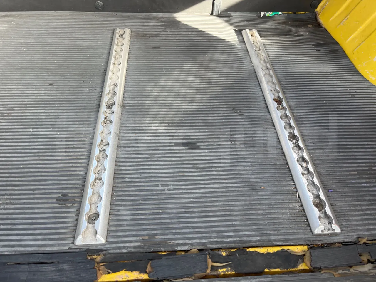 Iveco Turbo Daily A45E10 - EUR2 - 76kW - 6.880 - disabled area photo