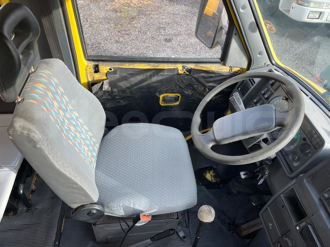 Iveco Turbo Daily A45E10 - EUR2 - 76kW - 6.880 - driver's seat photo