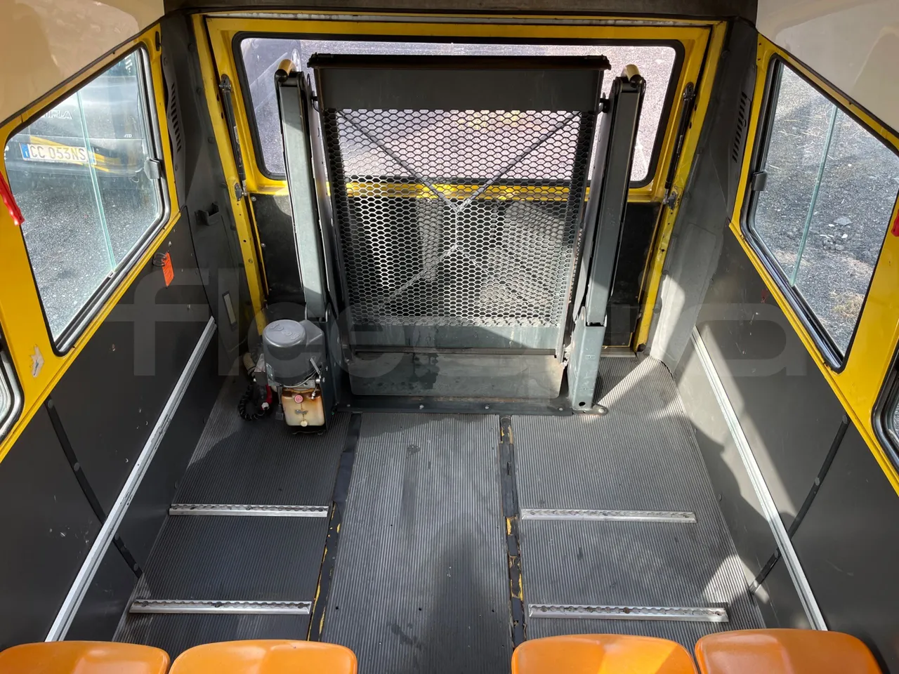 Iveco Turbo Daily A45E10 - EUR2 - 76kW - 6.880 - floor hatches photo